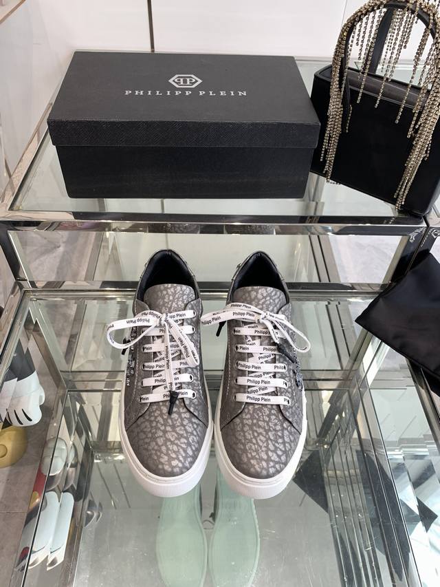 Philip Plein 24Ss新款 男款休闲鞋上新 拼接小牛皮，细节丰富，精致高级 ，软软糯糯超舒服 原版开模胶然橡胶鞋底 码数：38-45 38 45订做